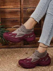 Women’s casual and comfortable sports shoes featuring a knitted, breathable, and stretchy upper; lace-up walking shoes with a fashionable design, suitable for everyday wear and outdoor activities; trendy walking shoes.