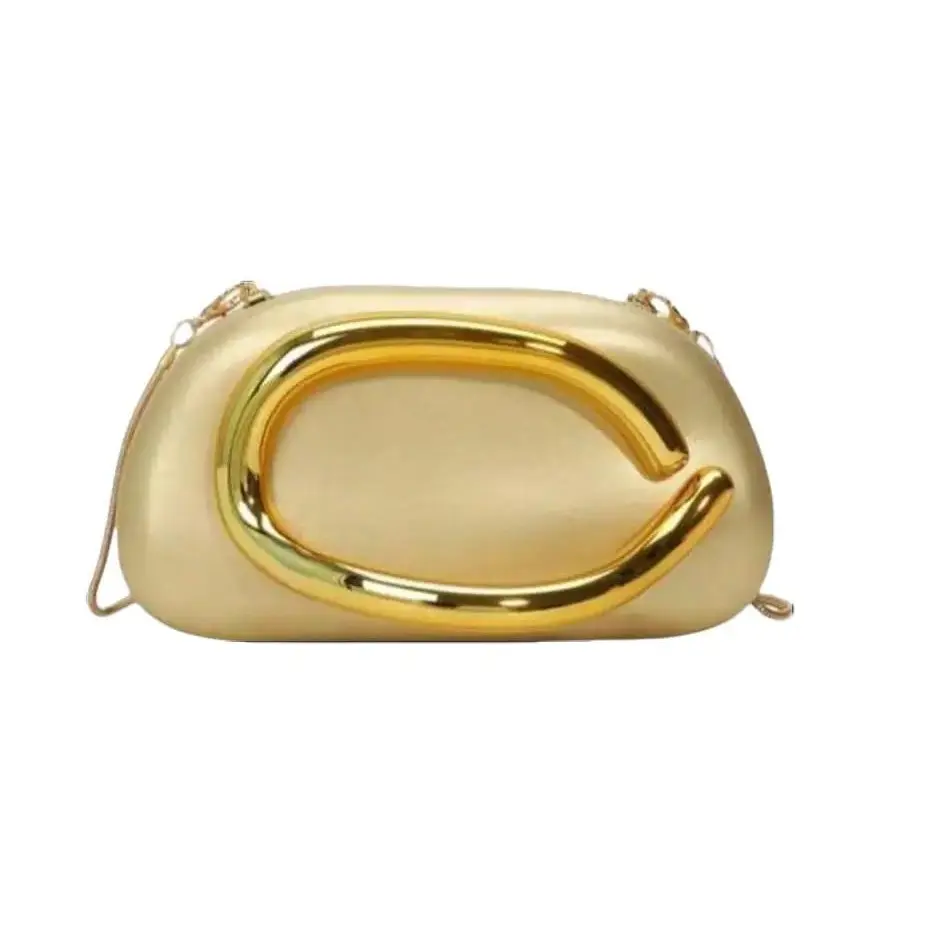 Woman Golden Clutch Bag with Chain,  Comfortable & Fashionable Crossbody Bag Shoulder Purse Bag Suitable for All Occasions with Fashionable Style Affordable Luxury Rebellious Party Bag Perfect for Parties, Weddings, Galas, Dinners Ideal Valentine's Gift