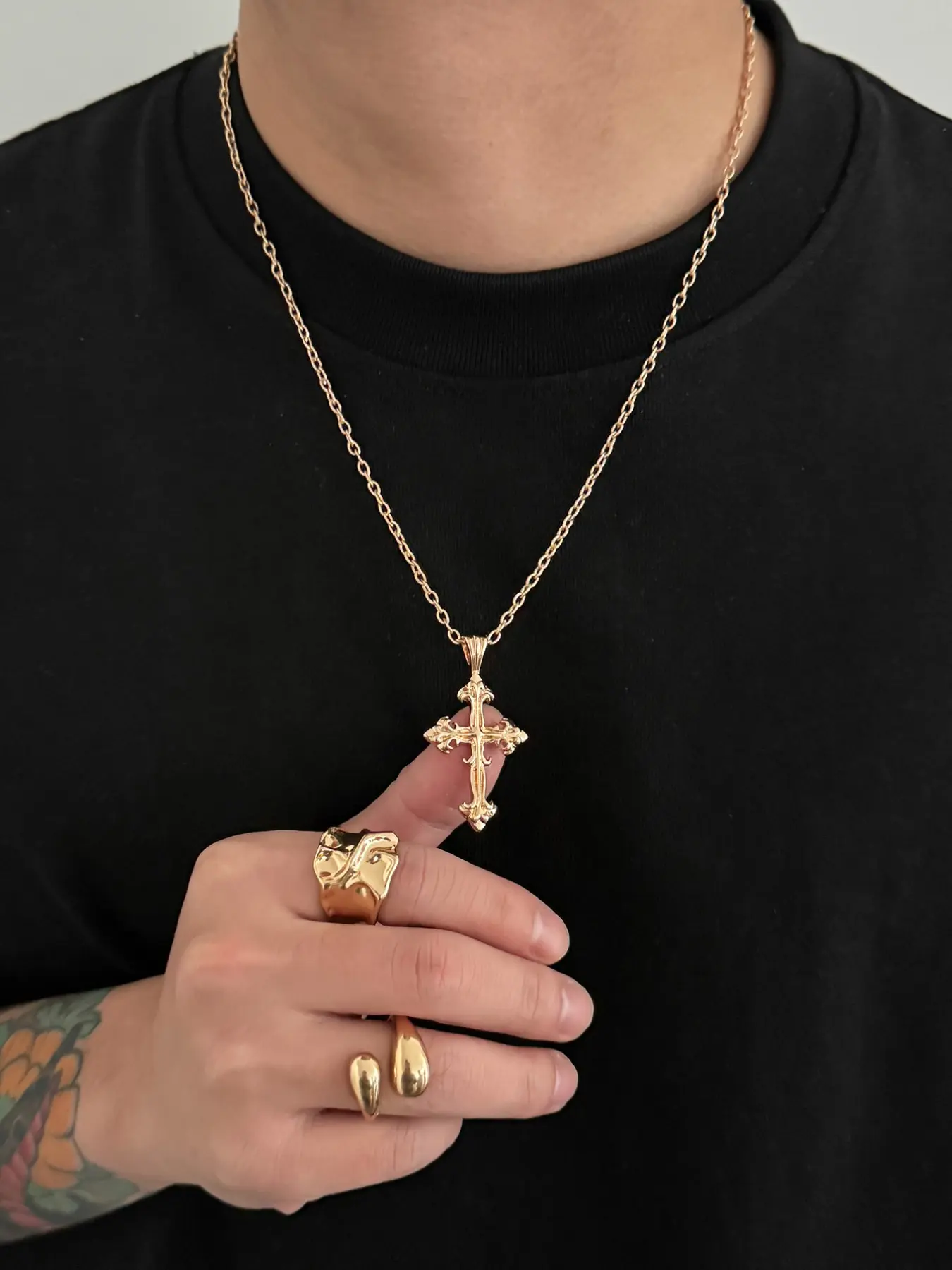 Gothic Cross Pendant Choker Necklace, Unisex Minimalist Jewelry, Exquisite Chain Jewelry, Trendy Gothic Style Accessory for Daily Wear & Gift