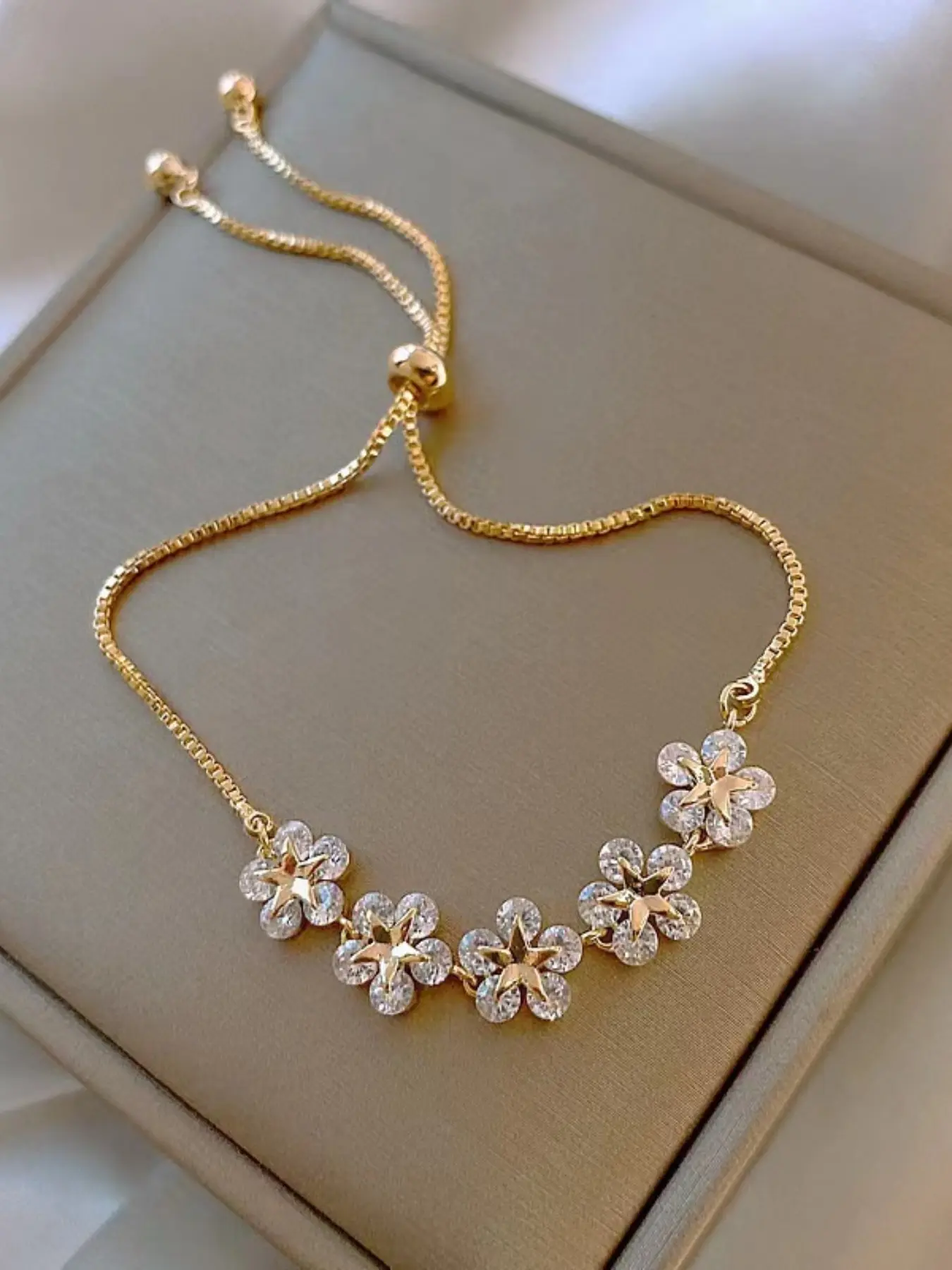 French Luxury Vintage Bracelet, Fashionable Versatile Women's Jewelry, Adjustable Rope Style, Flower Design Bracelet, Elegant Jewelry Bracelet, Perfect for Daily Use, Crystal Bracelets, Beautiful Bracelets