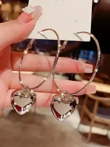 Fashionable Heart-Shaped Hollow Earrings, Sexy Alloy Chain Design, All-Season Accessory, Charming and Versatile Jewelry