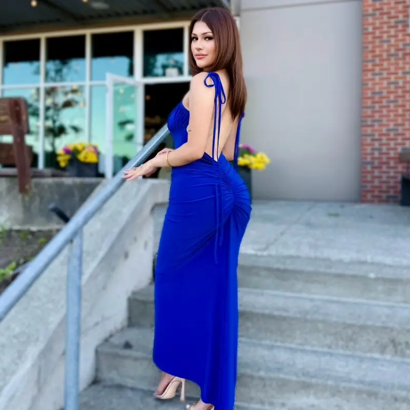 Backless gown