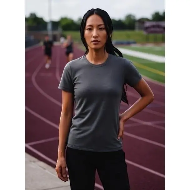 MOVE sport apparel Women's LuxDry T-Shirt