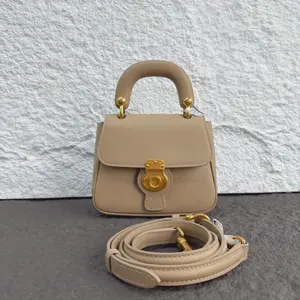 Pre-owned BURBERRY Leather Shoulder Bags 7.8'' R2589 Shoulder Bag C14535403116 0411 T5 Betsy