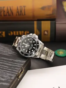 Submariner Green Water Ghost Series Men's Watch High Beauty, Light Luxury, Fashion, Business, Leisure, Personalized, Cool, Social, Watch Men's Edition, Night Light Waterproof Steel Belt, Quartz Waterproof Watch, Suitable for Wearing in Various Occasions