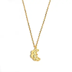 【#506】RTT Fashion Gold-Plated Croissant Pendant Necklace – French Pastry Inspired Charm on Delicate Chain
