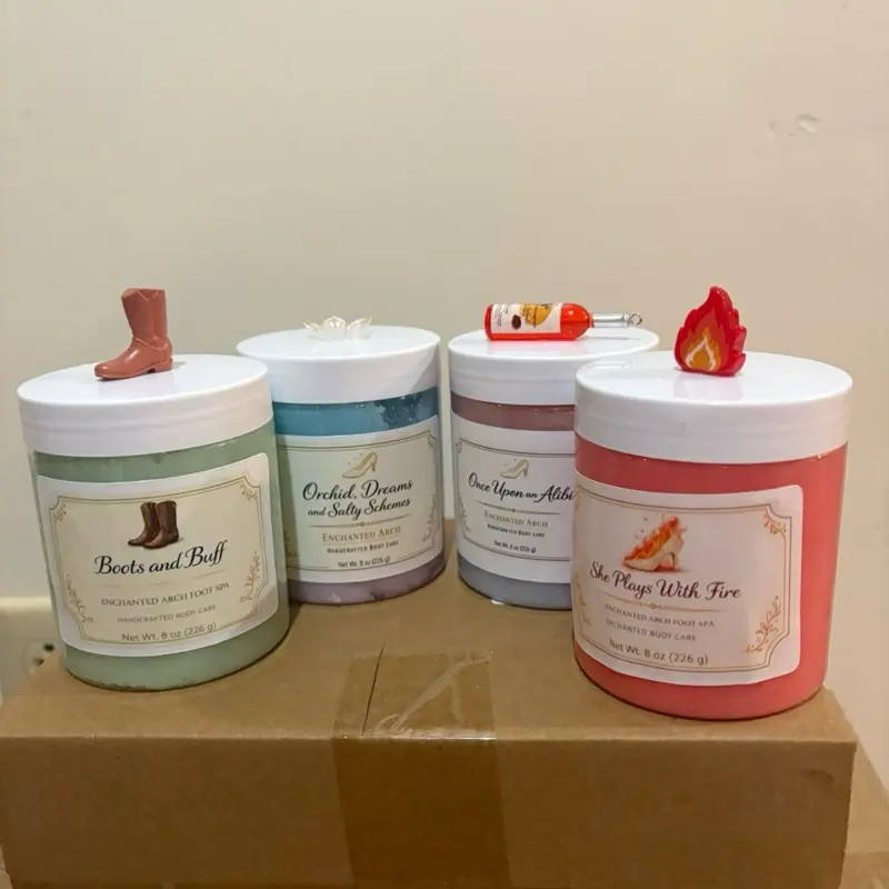 Boots and buff men’s sugar scrub. 8oz jar with boot jar topper for him. Men that use our scrub find themselves smelling fresh and scented with high end cologne all day without the chemicals. No parabens no sulfate no dyes. Colored with mica powder.