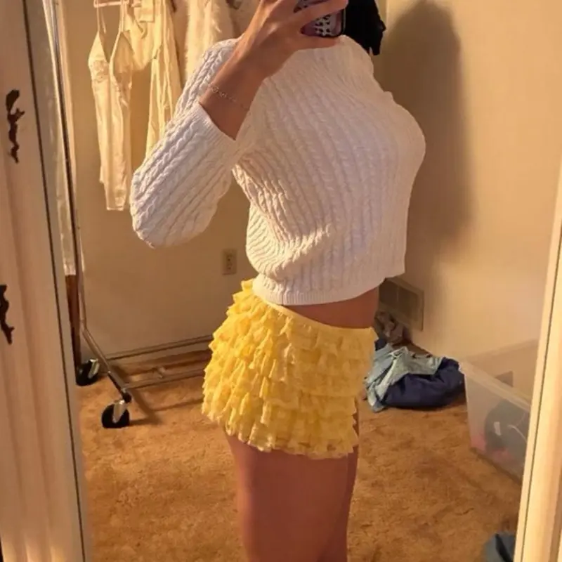 Yellow bloomers