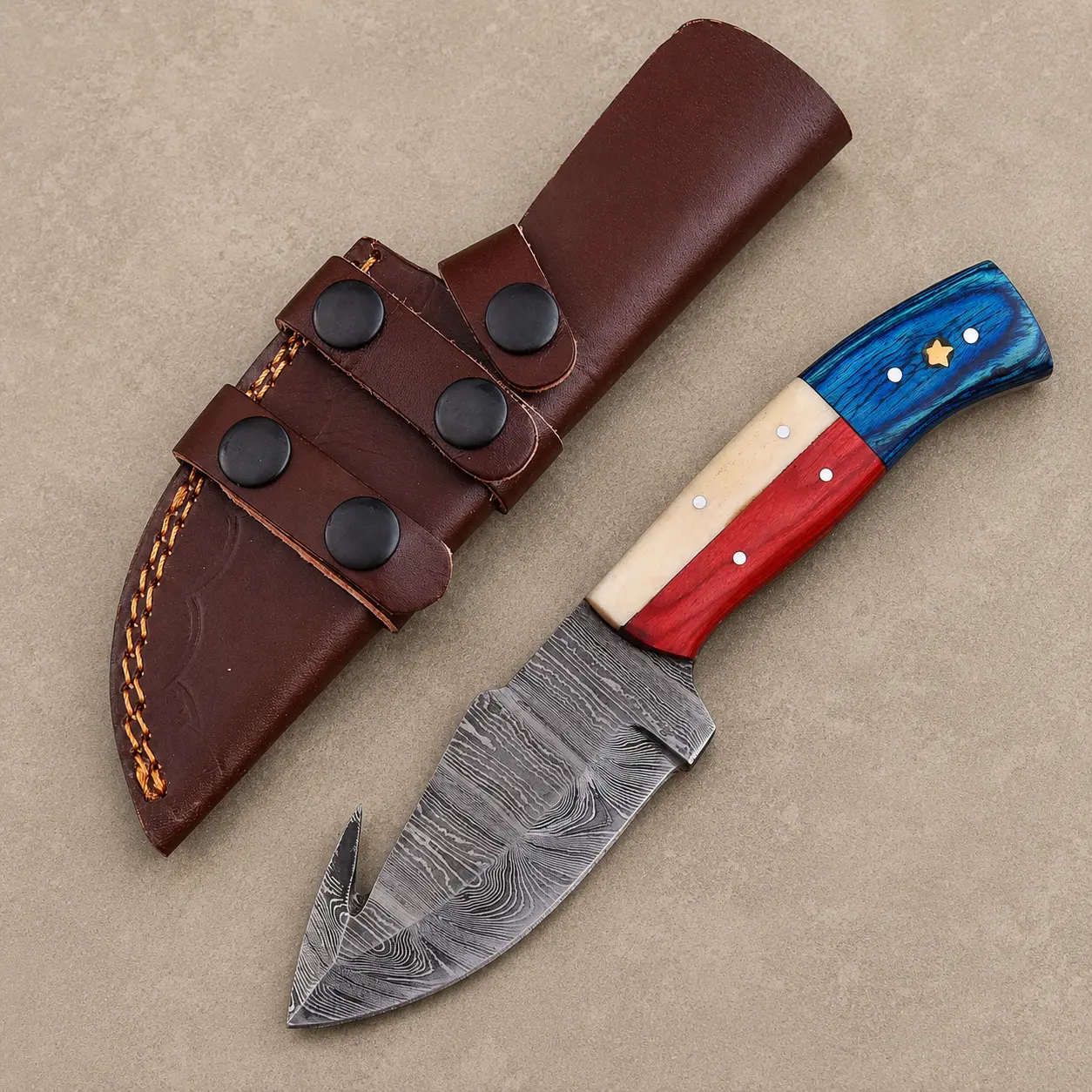 Lone Star Heritage Damascus Steel Knife – Hand Forged 512-Layer Fixed Blade with Texas Flag Bone & Pakka Wood Handle, Leather Sheath