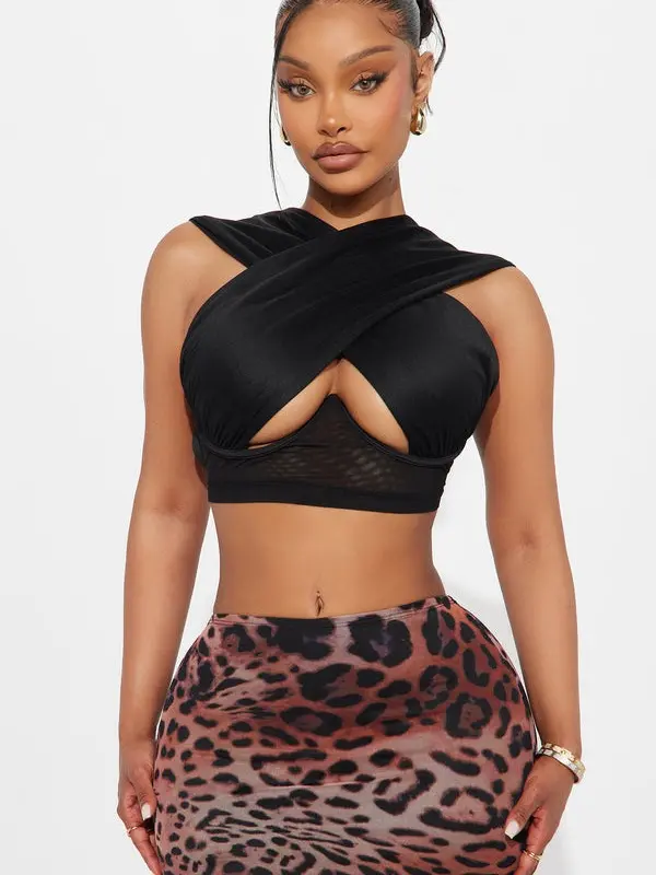 Women's Chic Criss Cross Halter Neck Crop Top, Slim Fit Stretch Bustier with Underwire Detail and Back Zipper for Day to Night, Fabric, Comfortable, Breathable, Stretchy, Short, Sleeveless, Cross Top, Cropped, Soft