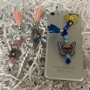 Live sales claim. $5 keychains/cup charms.