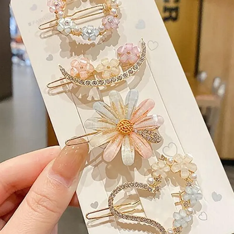4pcs/set Random Color Elegant Faux Pearl Decorated Hair Clips with Flowers & Heart Design, Rhinestone Decor Hair Clips, Fashion Hair Accessories for Women & Girls, Barrettes, Decorative Hair Clips