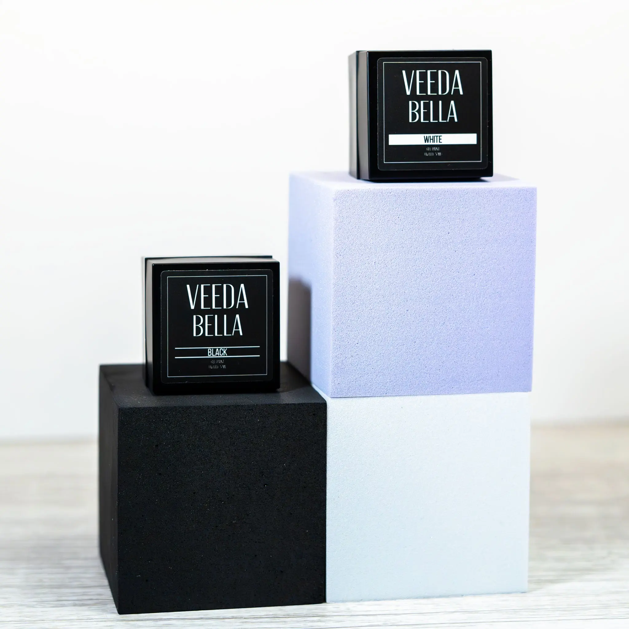 Nail art gel paint- black and white