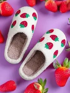 Women's Cute Strawberry Patten Design Plush Slippers, Casual Soft Non Slip Comfortable Home Slippers, Fashionable Slippers for Indoor & Outdoor Wear