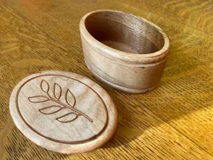 Handcrafted Oval Lidded Keepsake Box with Stem/Leaf engraving 4" x 2.75"