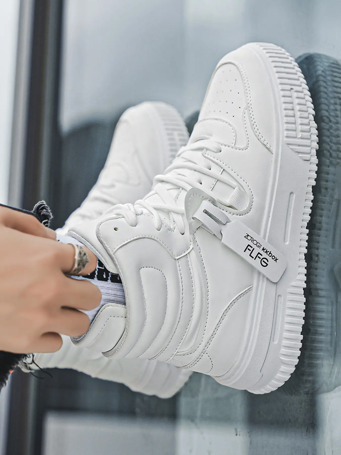 Women's Lace-Up High-Top Thick Sole Outdoor Skateboard Shoes, Thick Soled Sneakers, Non Slip Sneakers, Fashionable Comfortable Anti-Slip, Ideal for Outdoor Activities and Daily Wear