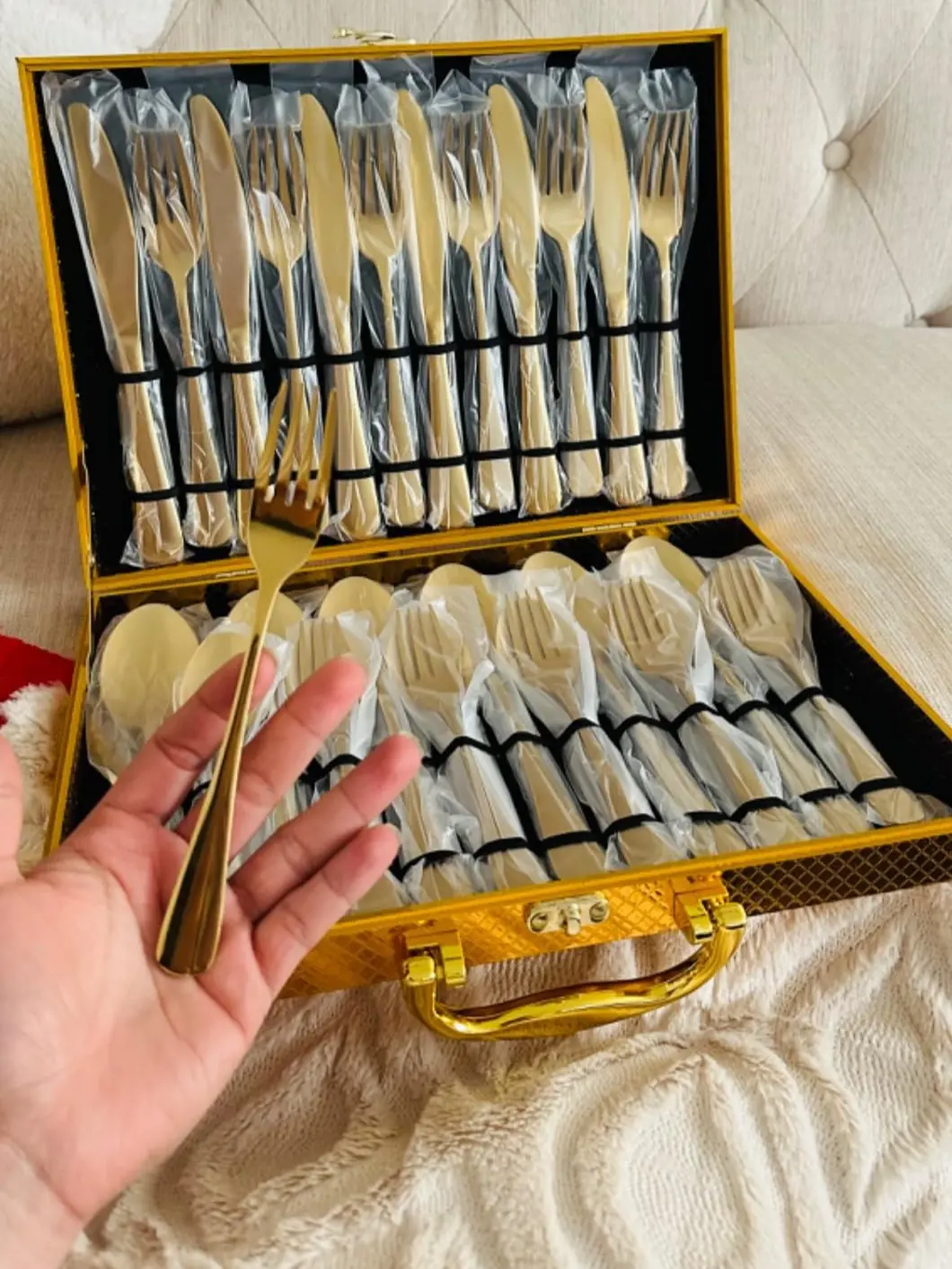 Gold 20 Pieces Heavy Duty Stainless Steel Flatware Set Mirror Polished Cutlery Utensil Set (Box not included)