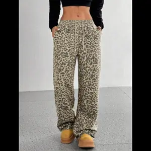 Vintage high-waisted leopard print wide-leg pants, street-style fashion slim-fit drapey long pants, lazy girl personalized wide-leg jeans