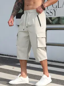 Men’s cargo capri pants made from lightweight, drapey fabric featuring multifunctional large patch pockets and an elastic drawstring waist. Street-style functional design suitable for everyday wear—casual outings and commuting. Trouser Tropical
