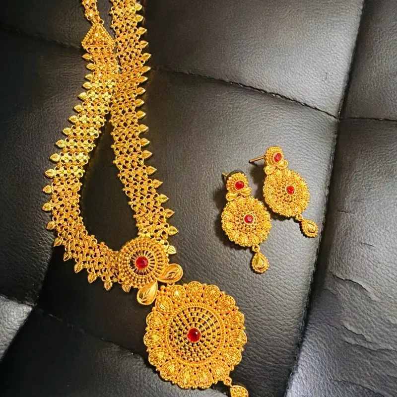 Gold-Tone Heavy Raanihaar Necklace with Matching Earrings