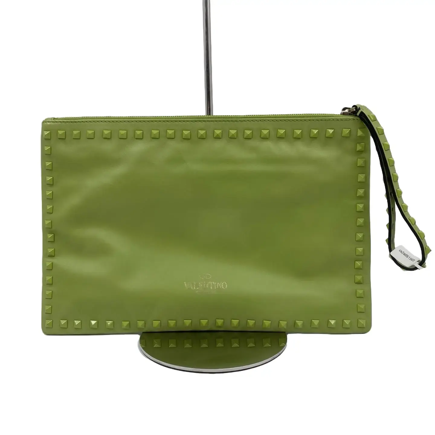Pre-owned Valentino Leather Clutches & Wristlets CALUXB Garavani Vitello Large Rockstud Zip Wristlet Pouch Pop Apple