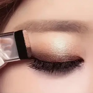1Pcs flash two-color shimmer eyeshadow disc, 5-8 diverse colors, easy to mix, long-lasting waterproof eye makeup,