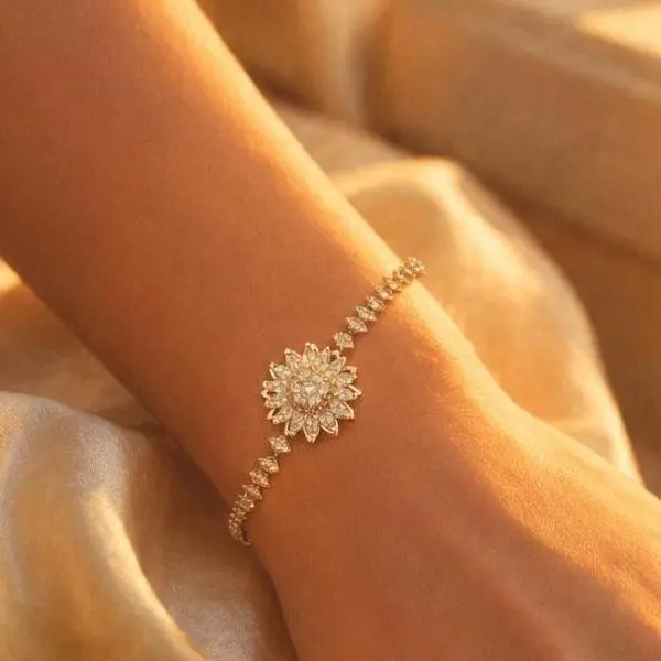 Women's Gold-Tone Metal Coating Bracelet - Gold Aesthetic, 1.6cm x 1.6cm Fully Spinable Sunflower Charm, Crystal Accents, Daily Everyday Jewelry Gift, Calm And Confident, Premium Gift Box, Slide, Smooth Motion, Elegant