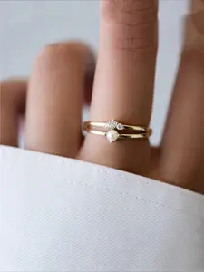 A Delicate and Luxurious Cubic Zirconia Imitation Pearl Ring, Suitable for Daily Wear, Engagement Rings, Bridal Jewelry, Christmas, Valentine's Day and Anniversary Gifts.