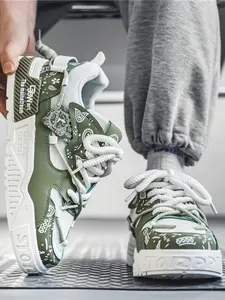 Men's Green-White Paisley Platform Sneakers, Stylish Personalized Style, Paisley Paneling + Mesh Material + Slogan Decor, Eye-Catching Style, Comfortable Fit, Ideal for Daily Commuting & Street Wear Scenarios, Thick Sole Sneaker