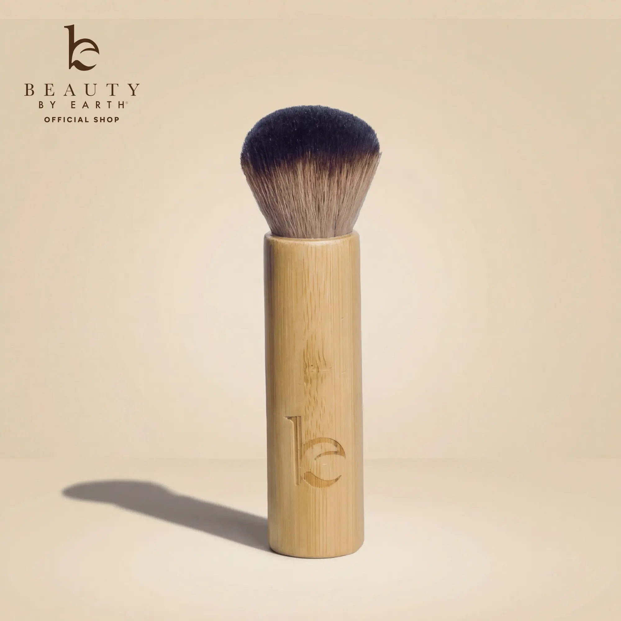 Beauty by Earth Self Tanner Kabuki Facial Brush - Soft Tanning Bamboo Handle Brush for Flawless Even Tanner Blend Streake-Free Blending
