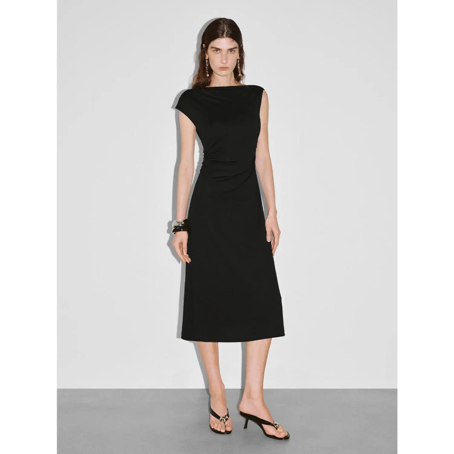 URBAN REVIVO 2026 Spring Women's 1-Shoulder Asymmetrical Sleeveless Round Neck Slim-Fit Waist-Tight Viscose-Polyester Dress, Body-Aligned Skinny Urban Shoulder Casual Dresses for Women's Clothes UWH760041