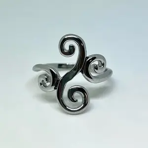 Stainless Steel Scroll Ring – Silver-Tone Swirl Unisex Band