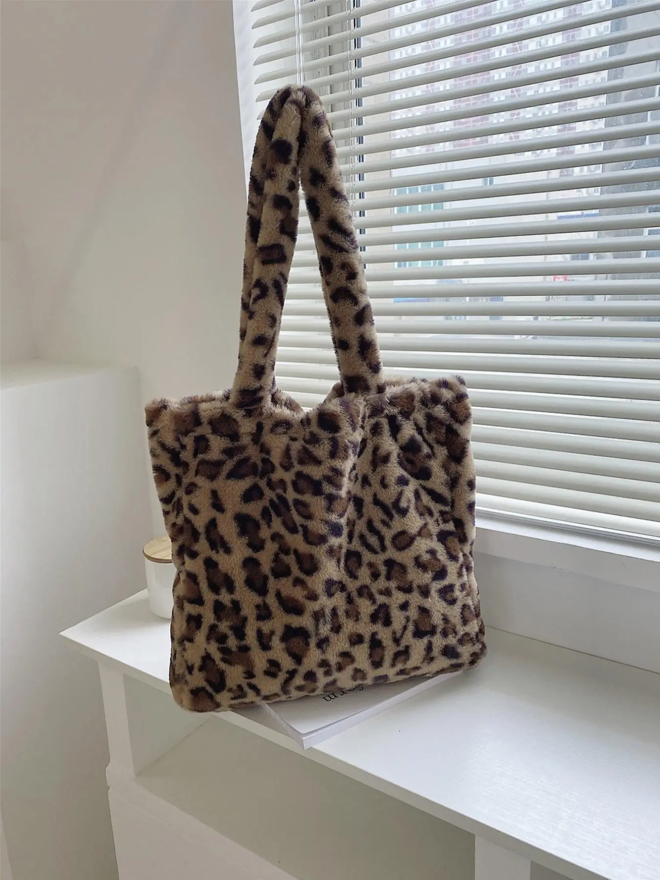 Women's Leopard Pattern Tote Bag, Plush Shoulder Bag For Teen Girl, Women, College Student, Rookies & White-collar Workers Perfect For Office, Travel,