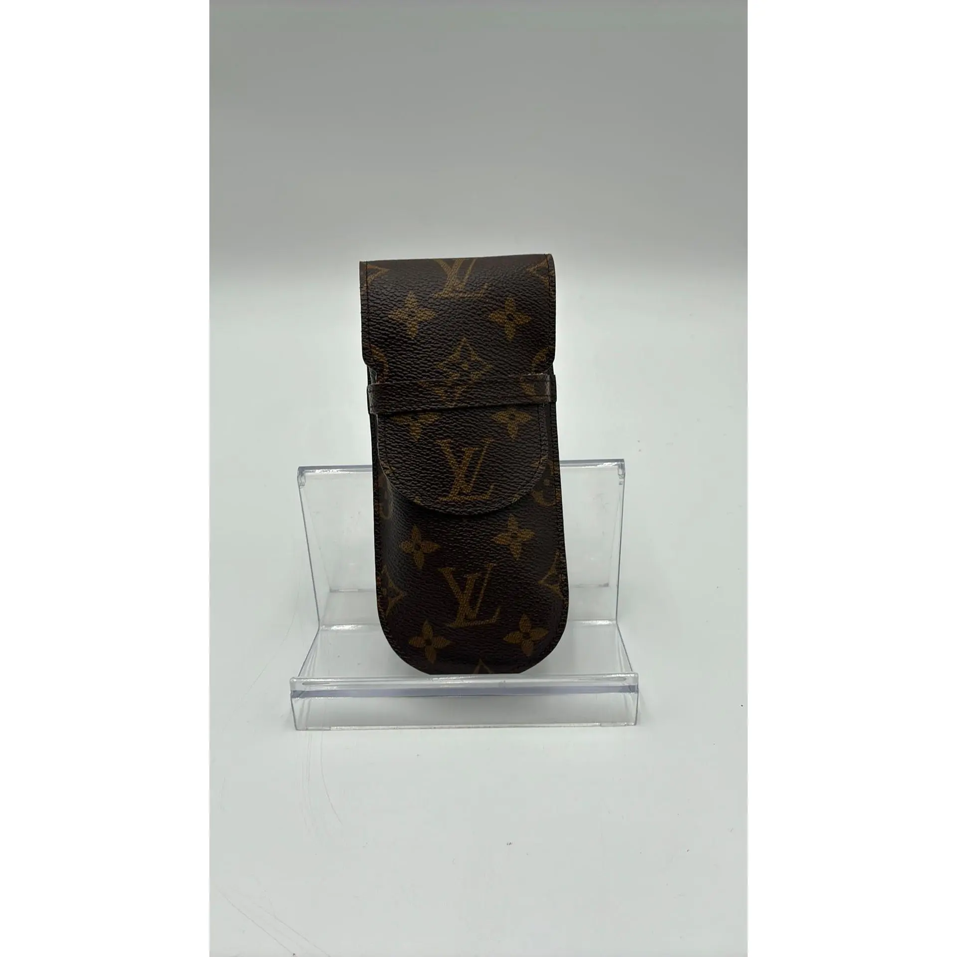 Pre-owned Louis Vuitton Leather Luxury Bags & Accessories Monogram Etui Lunettes Rabat Glasses Case Date Code: MI1914. Entrupy ID: 9R7HM9G.