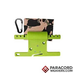 PLASTIC PARACORD WINDER - GREEN