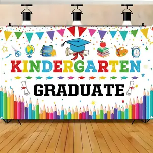 1PC,2D Flat Backdrop Kindergarten Graduate Backdrop, Kindergarten Graduation Party Decor Banner, Colorful Pencils & Bachelor Cap Elements, Photo Background Curtain for Classroom Activities, Photo Backdrop, Reusable