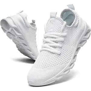 Men’s casual running sports shoes for outdoor use—lightweight, breathable mesh athletic fashion sneakers that are non-slip for walking and gym use.
