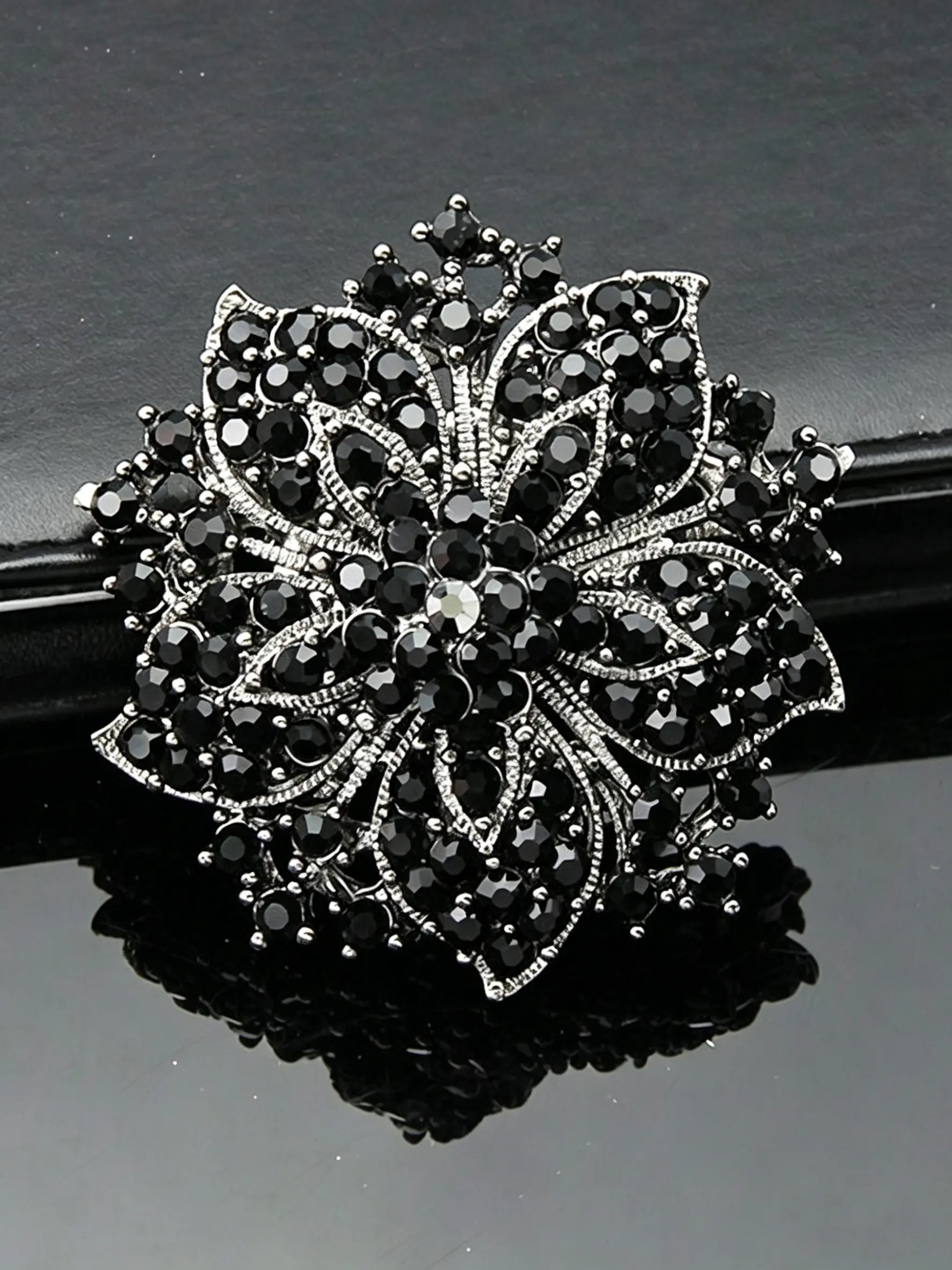 Elegant Sparkly Rhinestone Floral Flower Brooch, Vintage Style Lapel Pin for Wedding & Party