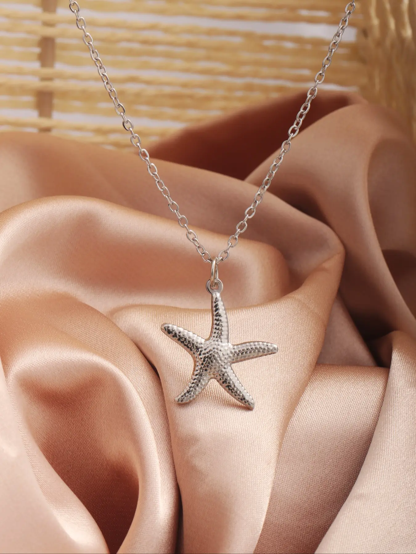 Women's Stainless Steel Starfish Pendant Necklace, Accessory Necklace, Casual Marine Ocean Beach Style Jewelry, Perfect for Spring & Summer Wear