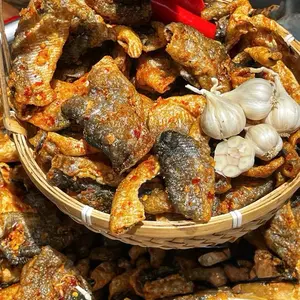 Dried Fish Skin W Chilli Garlic 11.2oz - Da Cá Mắm Tỏi Ớt 320g Dried Fish Skin W Chilli Garlic 11.2oz - Da Cá Mắm Tỏi Ớt 320g