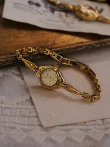 1 new gold French classic retro ladies quartz watch, Classic analog watch, stainless steel strap, diamond case with gold dial and black linear scale, niche design, suitable for daily wear