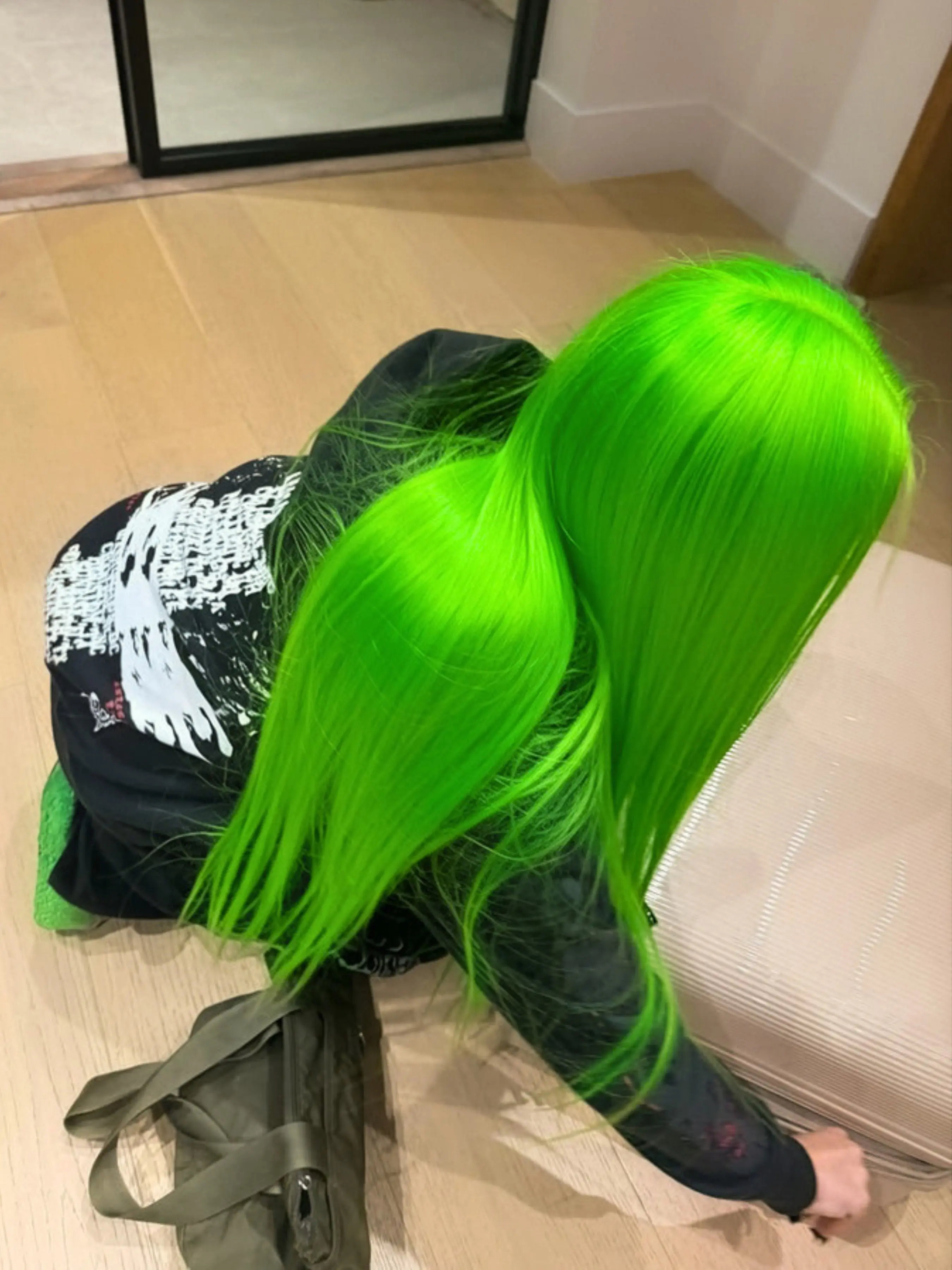 Green Long Silky Straight Wig 13x4 Lace Front Wigs HD Transparent Lace Frontal Wig Smooth Colored Long Straight Hair Pre Plucked Natural Hairline Heat Resistant Synthetic Fiber Cosplay Party Wigs, Synthetic Material Wigs, 28 Inch