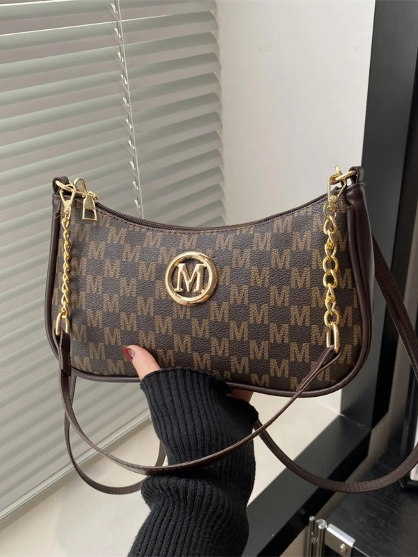 2026 New Fashion Classic PU Waterproof M Letter Print Metal Chain Decor Crossbody Shoulder Bag for Women Girls Students Office Work Business Commute Shopping Outdoor Travel Picnic Crossbody Purse Casual Shoulder Bag Crossbody with Chain Casual Trendy Bag