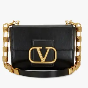 Pre-owned Valentino Leather Shoulder Bags Garavani Vlogo Shoulder Bag