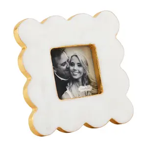 Scallop Marble Frame