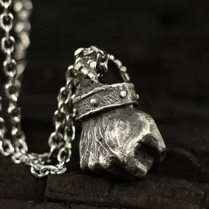 Fist Power Fist Necklace Destiny Broken Wall Fist Pendant Clapping Hammer Necklace Men and Women's Jewelry
