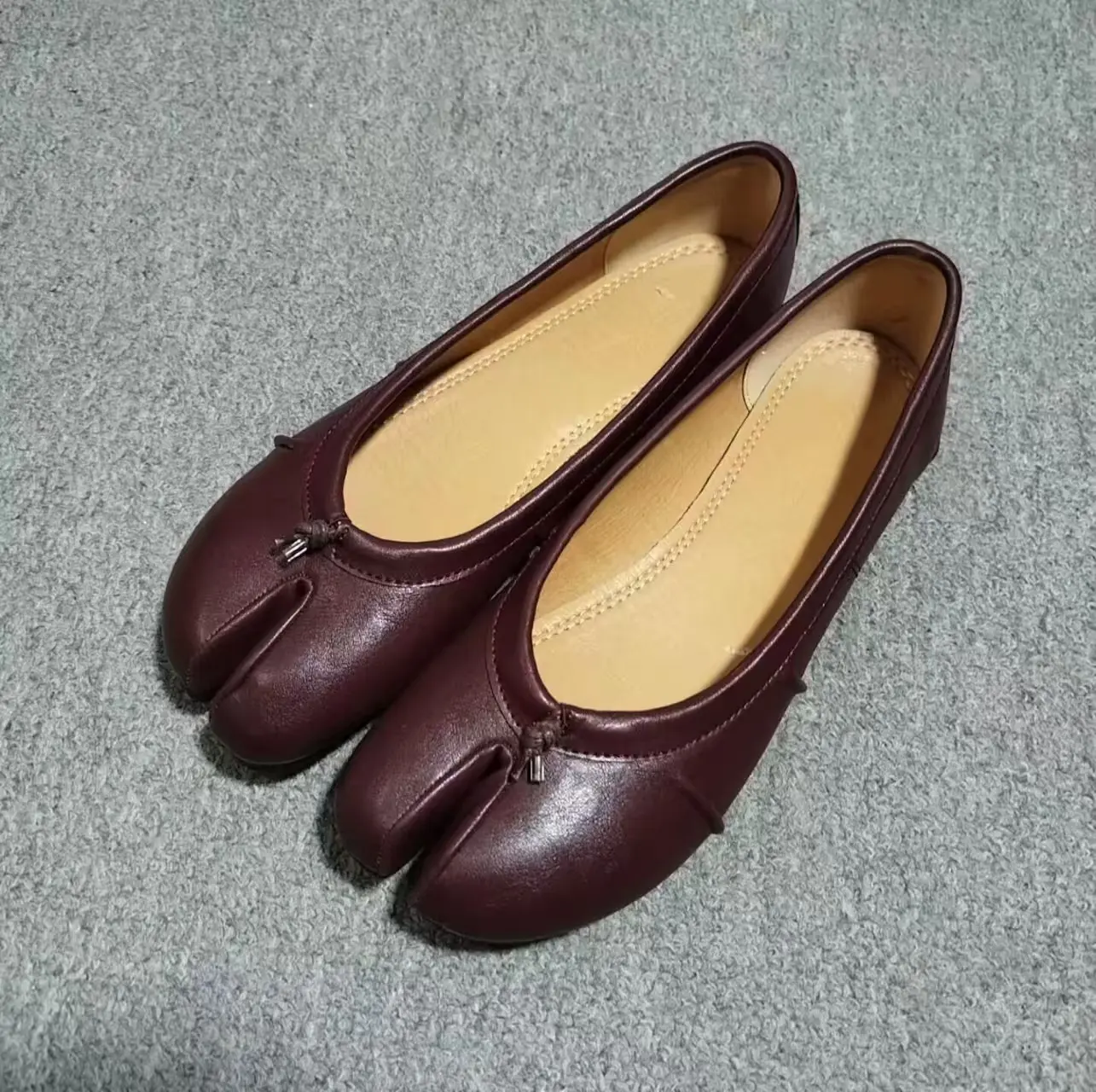 Split Toe Burgundy Ballet Flats Women Tiny Knot Decor Soft Leather Slip On Shoes Minimalist Vintage Flat Shoes Daily Office Walking Elegant Casual Dress Footwear