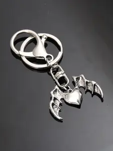 Unique Bat Alloy Keychain, Keychain For Bags, Punk Animal Style, Classic Car Bag Pendant, Gift for Friends and Family, Memorial Souvenir