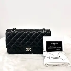 Pre-owned CHANEL Black Lambskin Medium Classic Flap |21345581