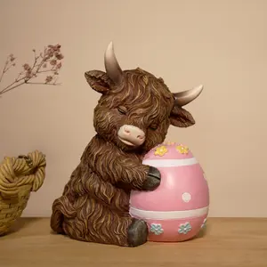 1pc Easter Highland Cow Holding an Egg, Resin Decorative Figurines Garden Courtyard Decoration, Tabletop Ornament, Holiday Gift